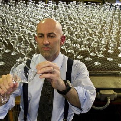 La storia della Vetreria di Borgonovo: dagli Anni ‘90 a oggi, tra innovazione e passione 1 Borgonovo hanh trinh hon 70 nam dam me voi nghe thuat thuy tinh Italy 3 534x400 1 f99e6d72